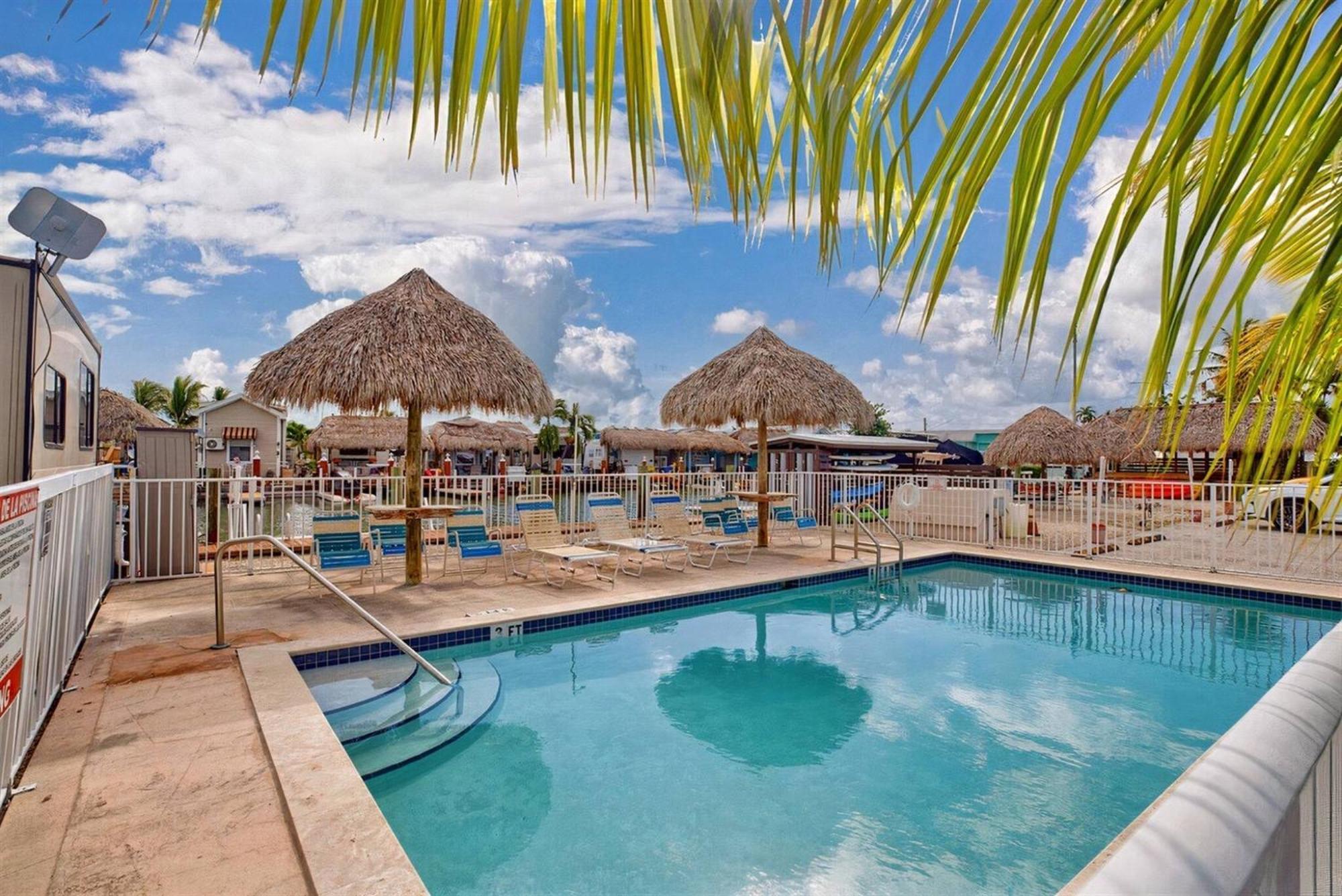 Tiny Home On Waterfront, Bay Views, Deck, Pool Jewfish Rom bilde